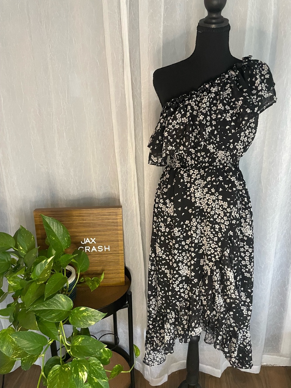 Lulu's Black One-Shoulder Floral Ruffle Midi Dress
